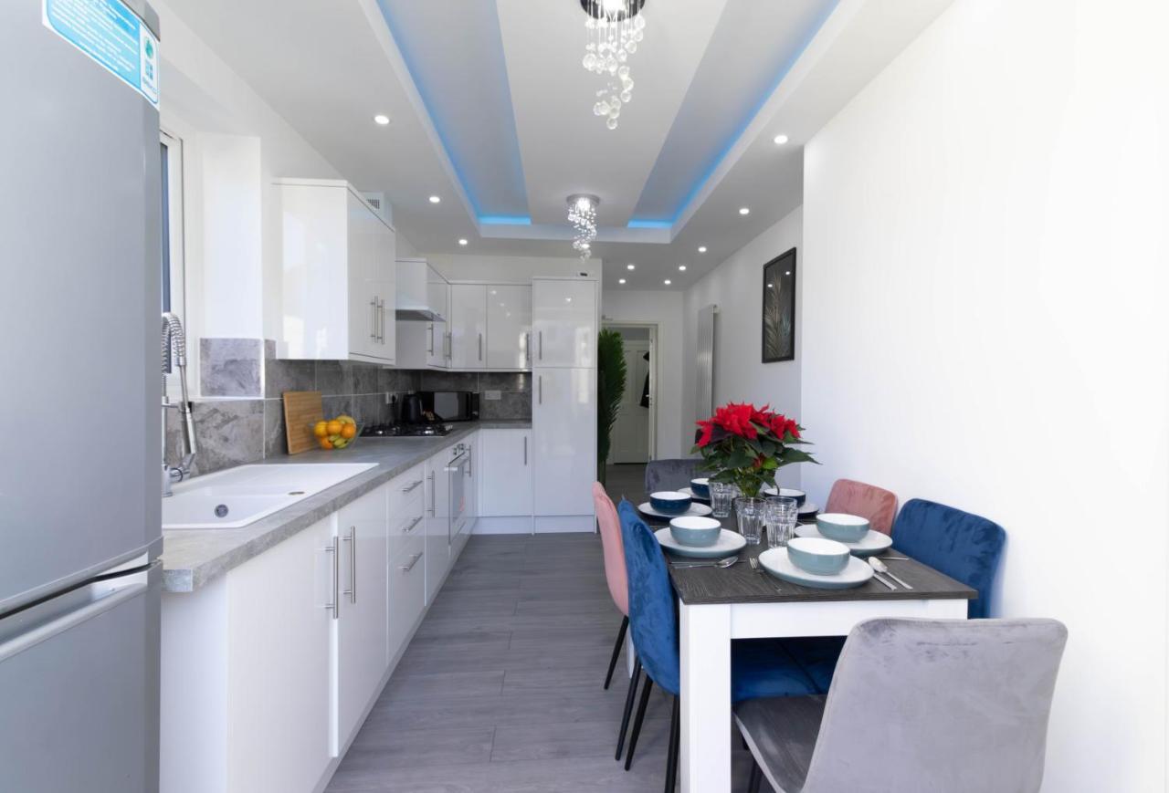 Open Mind Property - 6 Luxury Bedrooms With Free Parking Portsmouth Exterior foto