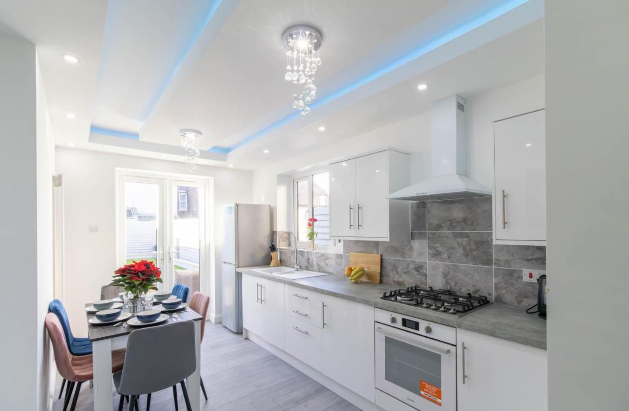 Open Mind Property - 6 Luxury Bedrooms With Free Parking Portsmouth Exterior foto